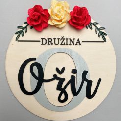 Lesena dekoracija - DRUŽINA z veliko začetnico